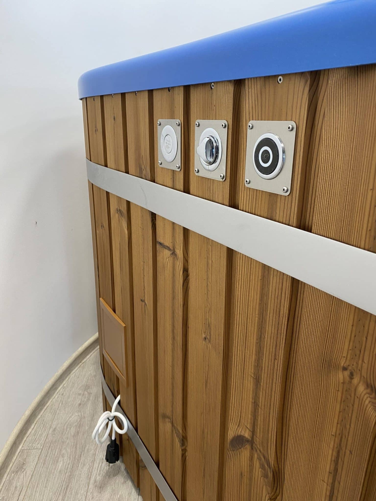 DeLuxe kvadratni vanjski hot-tub s umetkom od akrila i vanjskim grijačem - Slika 7