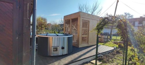 KUBIQ Hot Tub